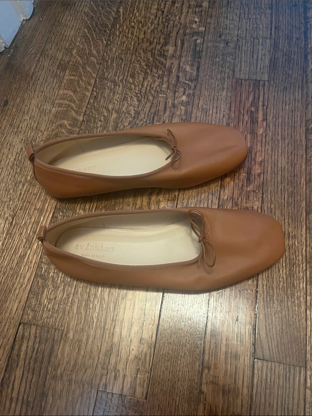 Everlane Women's Tan Leather Ballet Flats - Picture 9 of 9